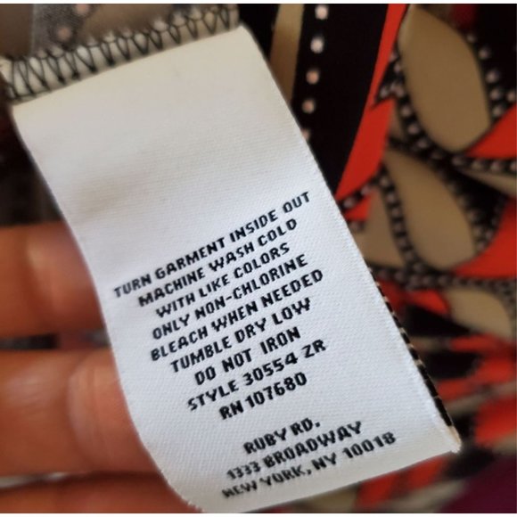 Ruby Rd. Favorites top Size M Black tan red print with tan textured dots - Picture 7 of 7